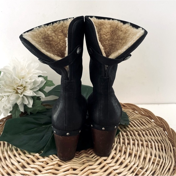 UGG Lynnea Black leather Boot Wood Heel Shearling Lined Winter Cozy Size 8 - Picture 10 of 15